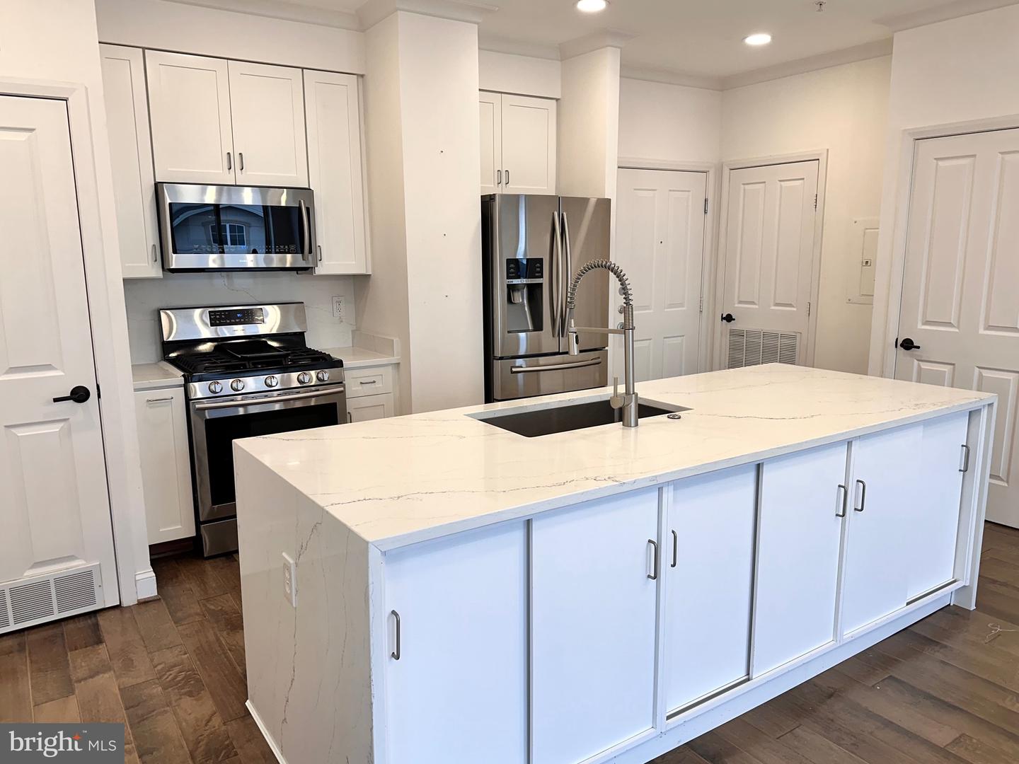 1220 N FILLMORE ST #PH08, ARLINGTON, Virginia 22201, 2 Bedrooms Bedrooms, ,2 BathroomsBathrooms,Residential,For sale,1220 N FILLMORE ST #PH08,VAAR2065756 MLS # VAAR2065756