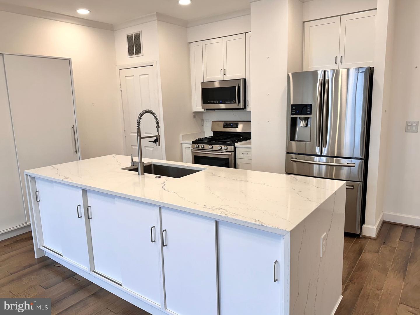 1220 N FILLMORE ST #PH08, ARLINGTON, Virginia 22201, 2 Bedrooms Bedrooms, ,2 BathroomsBathrooms,Residential,For sale,1220 N FILLMORE ST #PH08,VAAR2065756 MLS # VAAR2065756