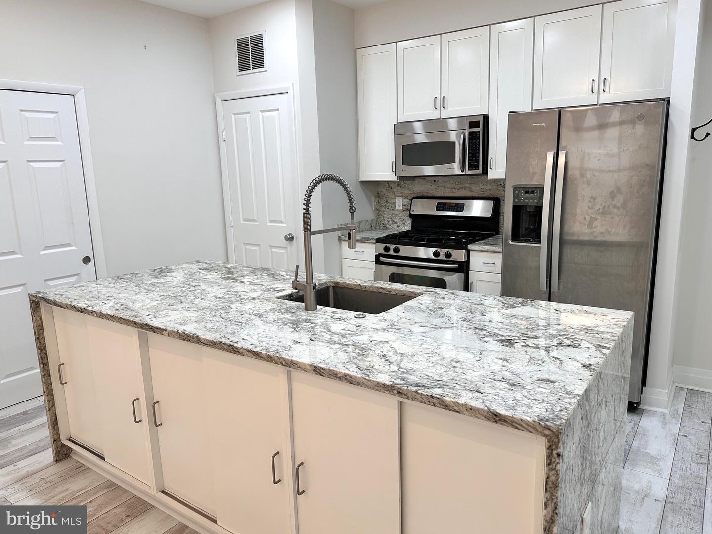 1201 N GARFIELD ST #408, ARLINGTON, Virginia 22201, 2 Bedrooms Bedrooms, ,2 BathroomsBathrooms,Residential,For sale,1201 N GARFIELD ST #408,VAAR2065762 MLS # VAAR2065762