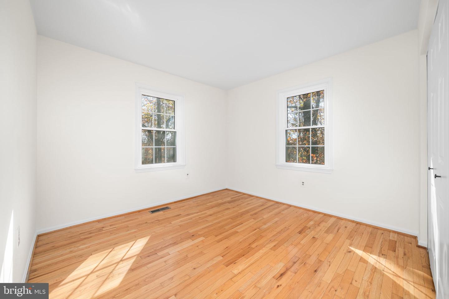 5658 SUTHERLAND CT, BURKE, Virginia 22015, 3 Bedrooms Bedrooms, ,3 BathroomsBathrooms,Residential,For sale,5658 SUTHERLAND CT,VAFX2278194 MLS # VAFX2278194