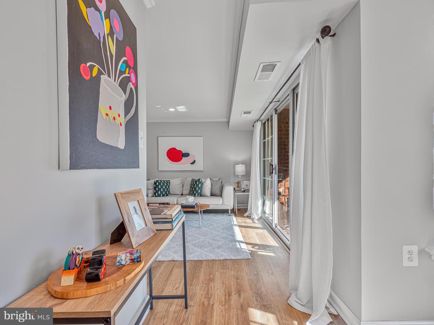 1914 WILSON LN #202, MCLEAN, Virginia 22102, 2 Bedrooms Bedrooms, ,1 BathroomBathrooms,Residential,For sale,1914 WILSON LN #202,VAFX2278552 MLS # VAFX2278552