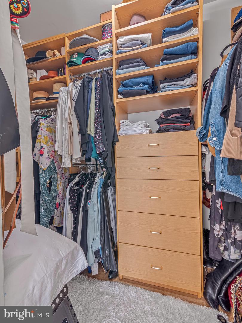 1914 WILSON LN #202, MCLEAN, Virginia 22102, 2 Bedrooms Bedrooms, ,1 BathroomBathrooms,Residential,For sale,1914 WILSON LN #202,VAFX2278552 MLS # VAFX2278552