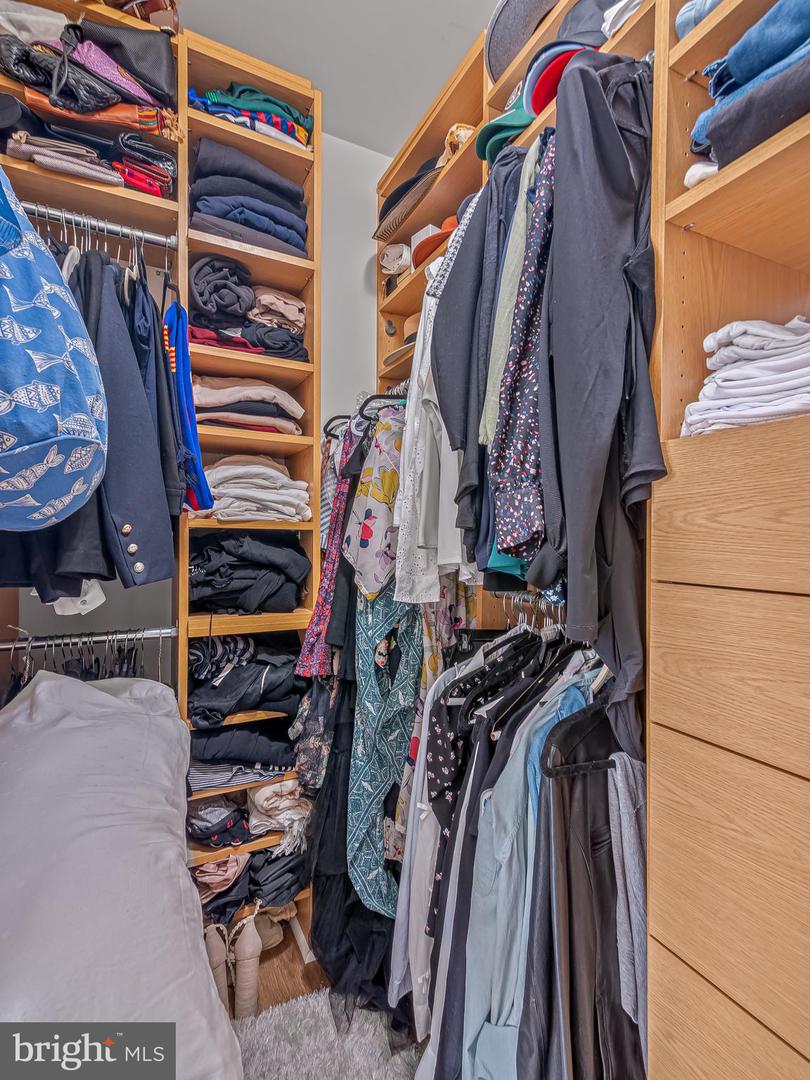 1914 WILSON LN #202, MCLEAN, Virginia 22102, 2 Bedrooms Bedrooms, ,1 BathroomBathrooms,Residential,For sale,1914 WILSON LN #202,VAFX2278552 MLS # VAFX2278552