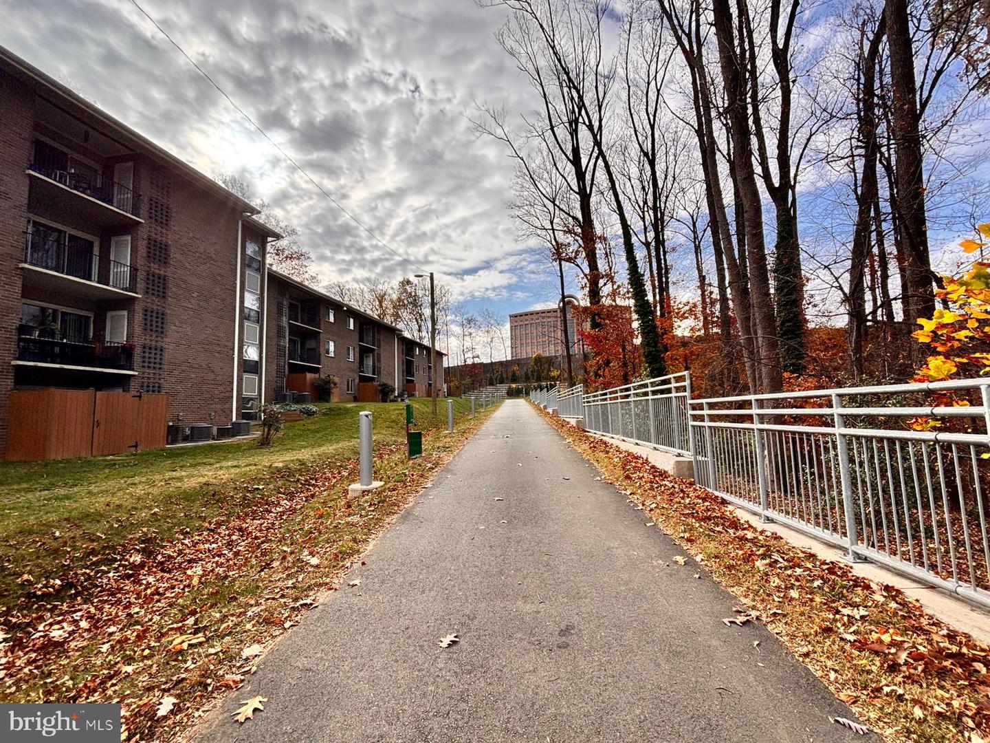 1914 WILSON LN #202, MCLEAN, Virginia 22102, 2 Bedrooms Bedrooms, ,1 BathroomBathrooms,Residential,For sale,1914 WILSON LN #202,VAFX2278552 MLS # VAFX2278552