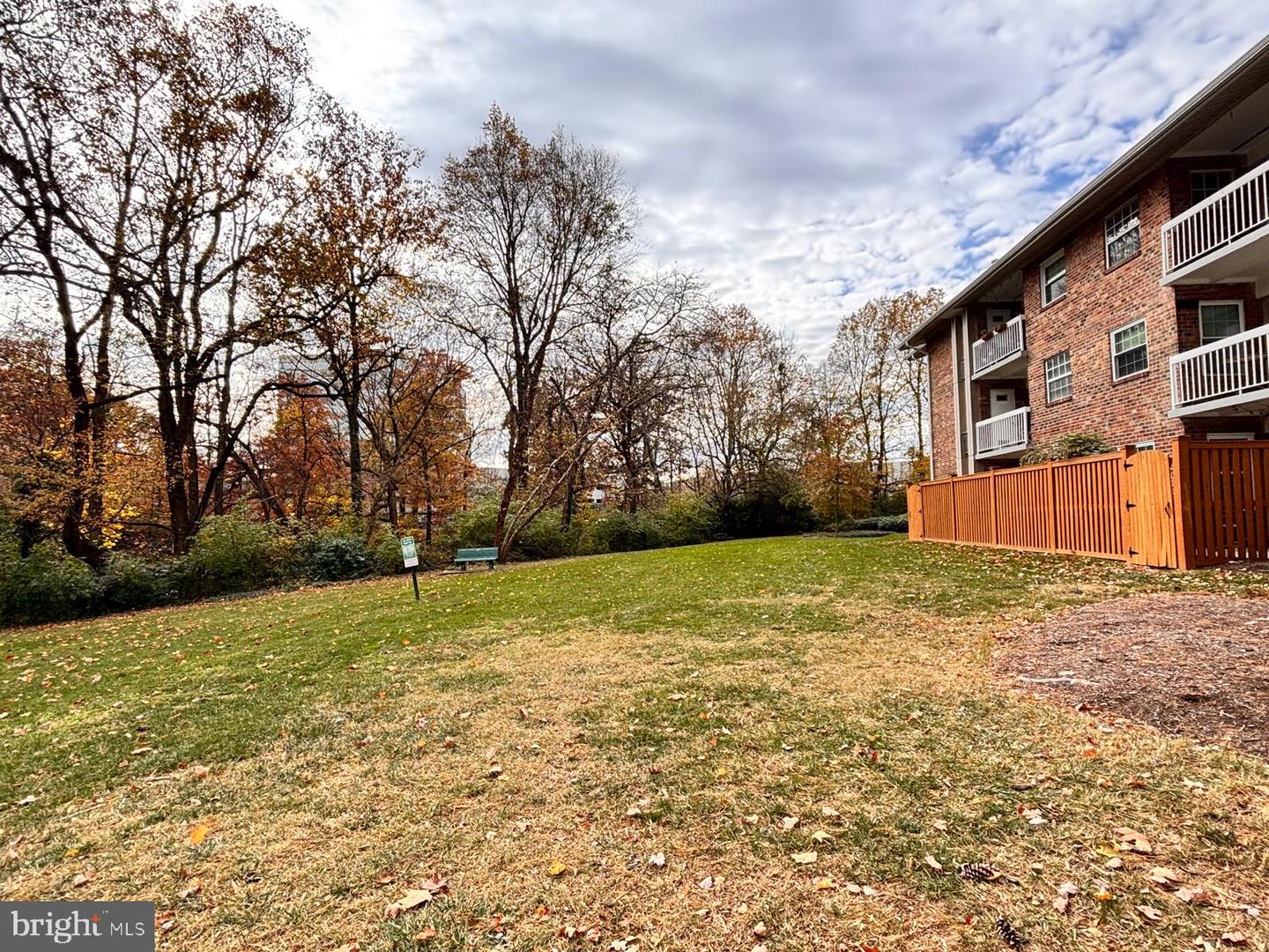 1914 WILSON LN #202, MCLEAN, Virginia 22102, 2 Bedrooms Bedrooms, ,1 BathroomBathrooms,Residential,For sale,1914 WILSON LN #202,VAFX2278552 MLS # VAFX2278552