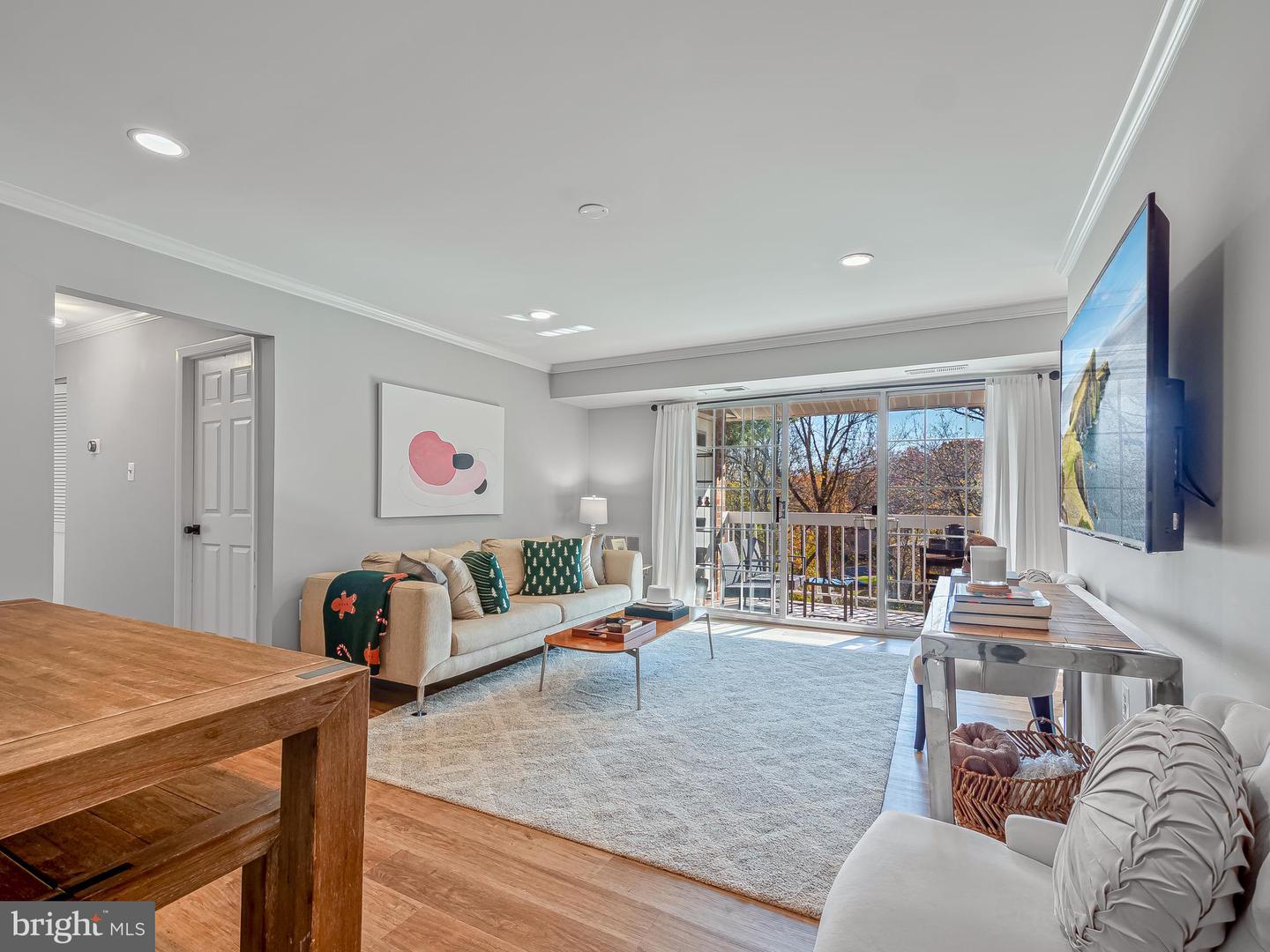 1914 WILSON LN #202, MCLEAN, Virginia 22102, 2 Bedrooms Bedrooms, ,1 BathroomBathrooms,Residential,For sale,1914 WILSON LN #202,VAFX2278552 MLS # VAFX2278552