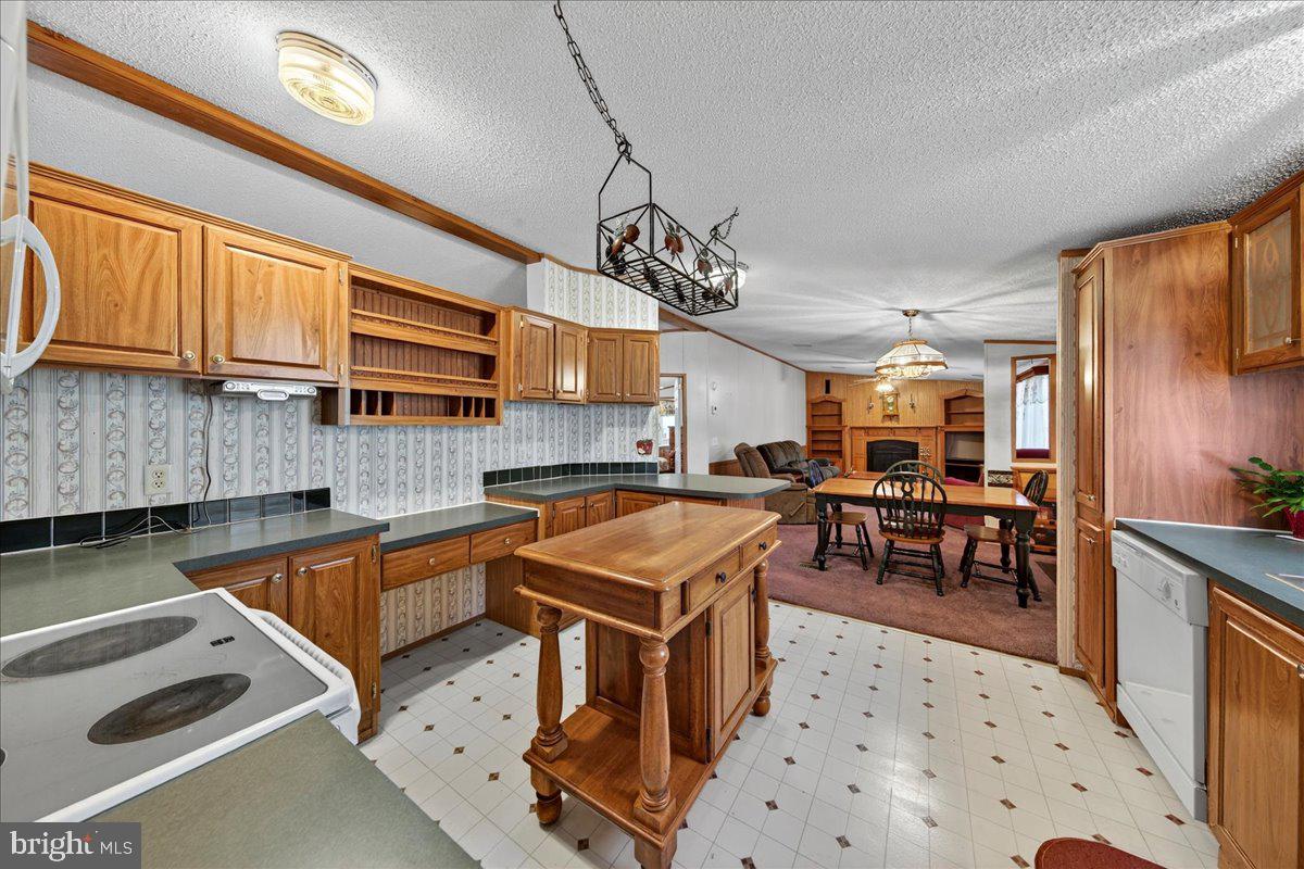 220 CHALKLEVEL RD, LOUISA, Virginia 23093, 3 Bedrooms Bedrooms, ,2 BathroomsBathrooms,Residential,For sale,220 CHALKLEVEL RD,VALA2008900 MLS # VALA2008900