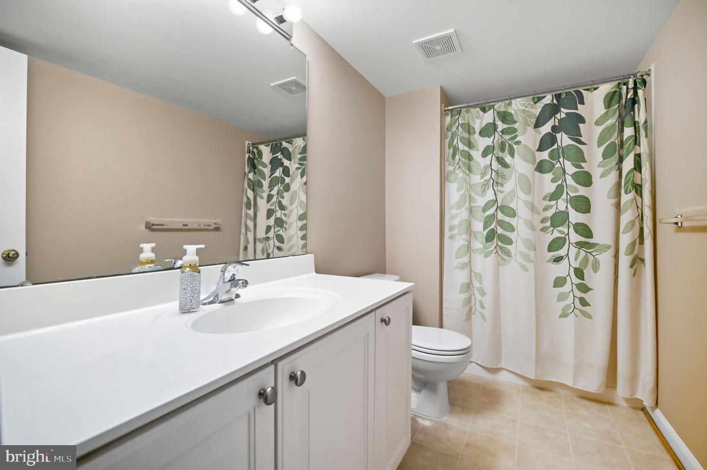 6837 RATHBONE PL, GAINESVILLE, Virginia 20155, 5 Bedrooms Bedrooms, ,3 BathroomsBathrooms,Residential,For sale,6837 RATHBONE PL,VAPW2107692 MLS # VAPW2107692