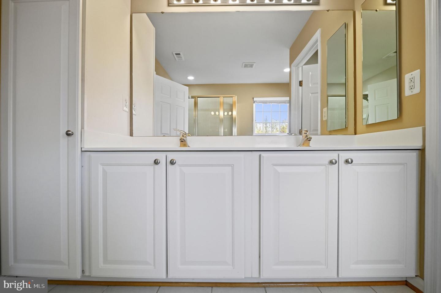 6837 RATHBONE PL, GAINESVILLE, Virginia 20155, 5 Bedrooms Bedrooms, ,3 BathroomsBathrooms,Residential,For sale,6837 RATHBONE PL,VAPW2107692 MLS # VAPW2107692