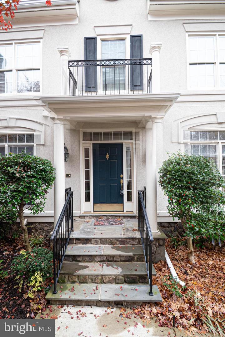 3832 FARRCROFT DR, FAIRFAX, Virginia 22030, 4 Bedrooms Bedrooms, ,4 BathroomsBathrooms,Residential,For sale,3832 FARRCROFT DR,VAFC2007392 MLS # VAFC2007392 3832 FARRCROFT DR, FAIRFAX, Virginia 22030, 4 Bedrooms Bedrooms, ,4 BathroomsBathrooms,Residential,For sale,3832 FARRCROFT DR,VAFC2007392 MLS # VAFC2007392