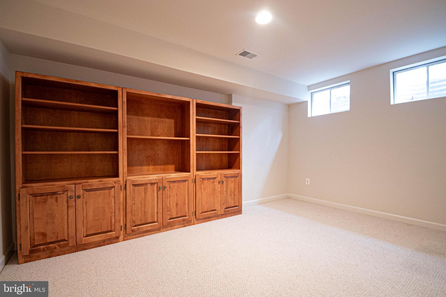 3832 FARRCROFT DR, FAIRFAX, Virginia 22030, 4 Bedrooms Bedrooms, ,4 BathroomsBathrooms,Residential,For sale,3832 FARRCROFT DR,VAFC2007392 MLS # VAFC2007392 3832 FARRCROFT DR, FAIRFAX, Virginia 22030, 4 Bedrooms Bedrooms, ,4 BathroomsBathrooms,Residential,For sale,3832 FARRCROFT DR,VAFC2007392 MLS # VAFC2007392