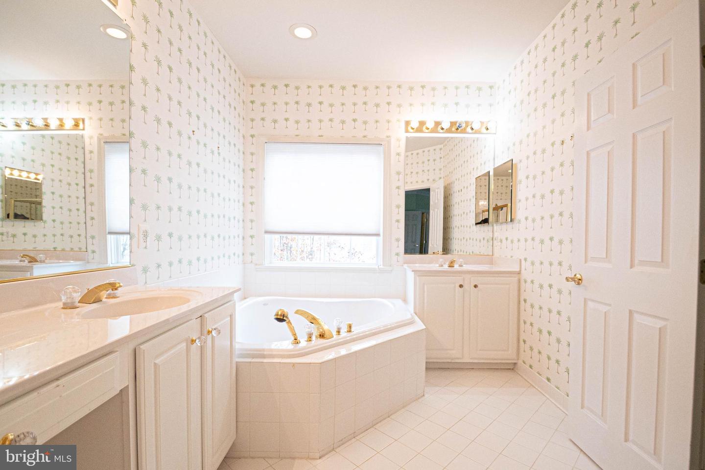 3832 FARRCROFT DR, FAIRFAX, Virginia 22030, 4 Bedrooms Bedrooms, ,4 BathroomsBathrooms,Residential,For sale,3832 FARRCROFT DR,VAFC2007392 MLS # VAFC2007392 3832 FARRCROFT DR, FAIRFAX, Virginia 22030, 4 Bedrooms Bedrooms, ,4 BathroomsBathrooms,Residential,For sale,3832 FARRCROFT DR,VAFC2007392 MLS # VAFC2007392