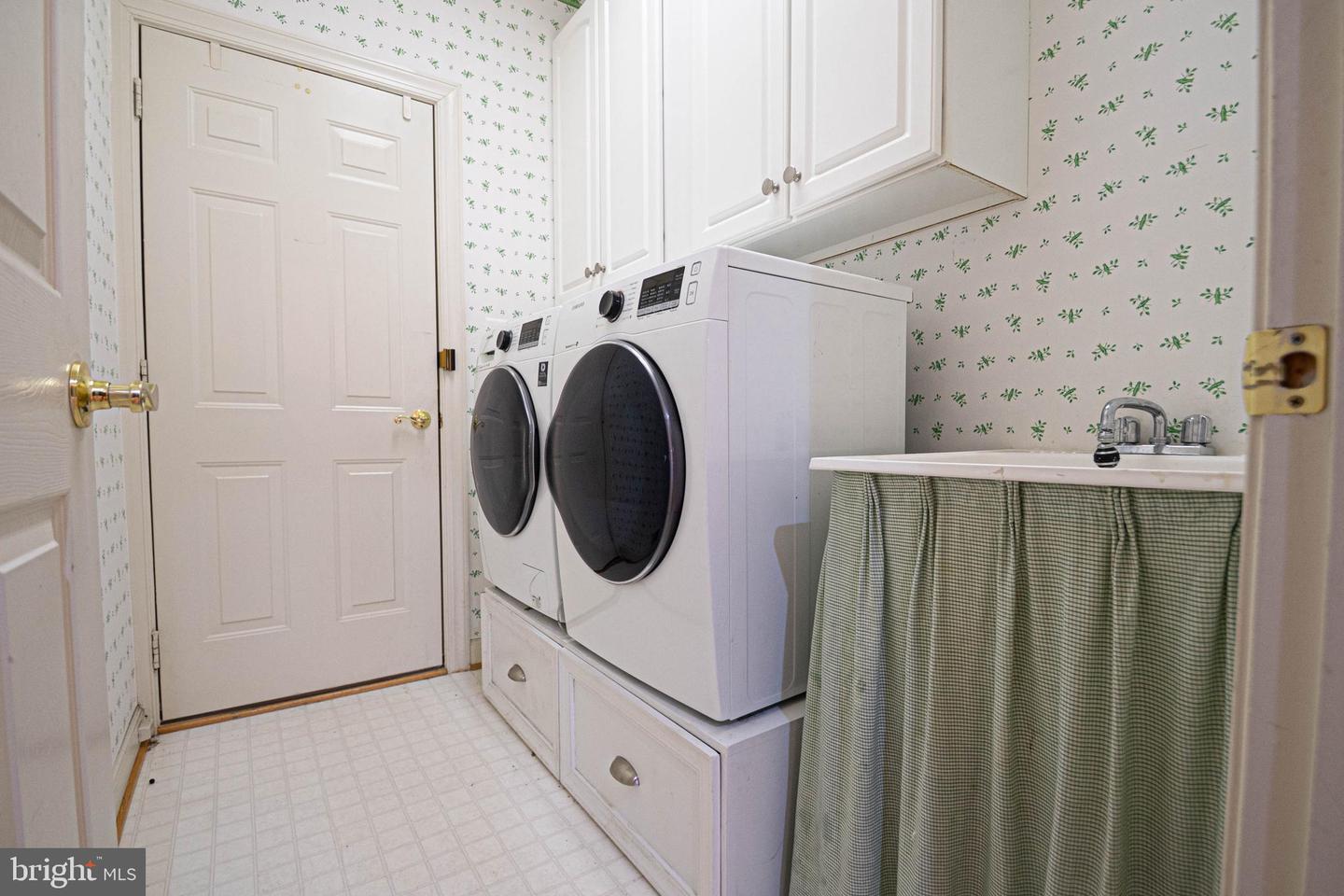 3832 FARRCROFT DR, FAIRFAX, Virginia 22030, 4 Bedrooms Bedrooms, ,4 BathroomsBathrooms,Residential,For sale,3832 FARRCROFT DR,VAFC2007392 MLS # VAFC2007392 3832 FARRCROFT DR, FAIRFAX, Virginia 22030, 4 Bedrooms Bedrooms, ,4 BathroomsBathrooms,Residential,For sale,3832 FARRCROFT DR,VAFC2007392 MLS # VAFC2007392