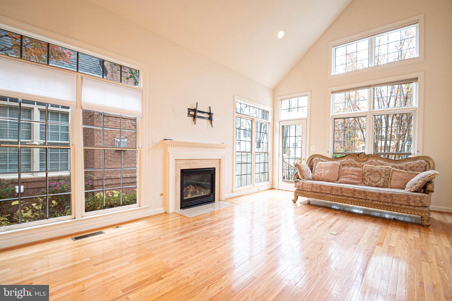 3832 FARRCROFT DR, FAIRFAX, Virginia 22030, 4 Bedrooms Bedrooms, ,4 BathroomsBathrooms,Residential,For sale,3832 FARRCROFT DR,VAFC2007392 MLS # VAFC2007392 3832 FARRCROFT DR, FAIRFAX, Virginia 22030, 4 Bedrooms Bedrooms, ,4 BathroomsBathrooms,Residential,For sale,3832 FARRCROFT DR,VAFC2007392 MLS # VAFC2007392