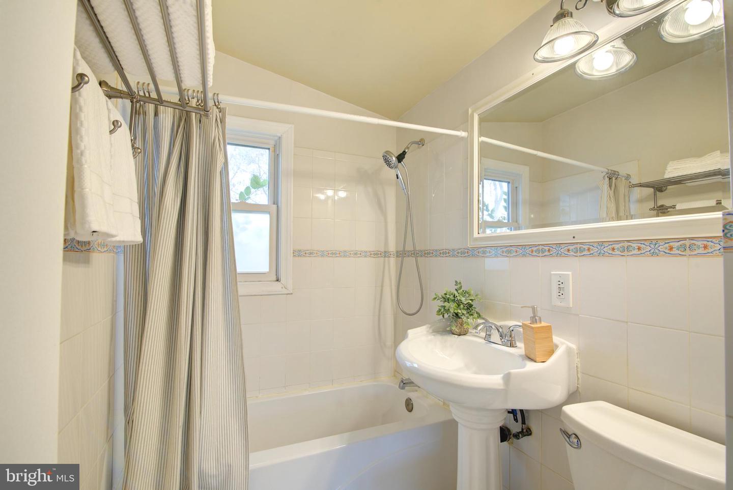 4103 IVANHOE LN, ALEXANDRIA, Virginia 22310, 5 Bedrooms Bedrooms, ,2 BathroomsBathrooms,Residential,For sale,4103 IVANHOE LN,VAFX2279132 MLS # VAFX2279132