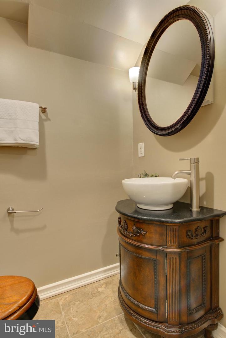 4103 IVANHOE LN, ALEXANDRIA, Virginia 22310, 5 Bedrooms Bedrooms, ,2 BathroomsBathrooms,Residential,For sale,4103 IVANHOE LN,VAFX2279132 MLS # VAFX2279132