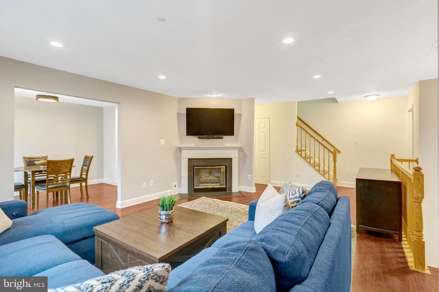 4311 RUNABOUT LN #90, FAIRFAX, Virginia 22030, 3 Bedrooms Bedrooms, ,2 BathroomsBathrooms,Residential,For sale,4311 RUNABOUT LN #90,VAFX2279164 MLS # VAFX2279164 4311 RUNABOUT LN #90, FAIRFAX, Virginia 22030, 3 Bedrooms Bedrooms, ,2 BathroomsBathrooms,Residential,For sale,4311 RUNABOUT LN #90,VAFX2279164 MLS # VAFX2279164