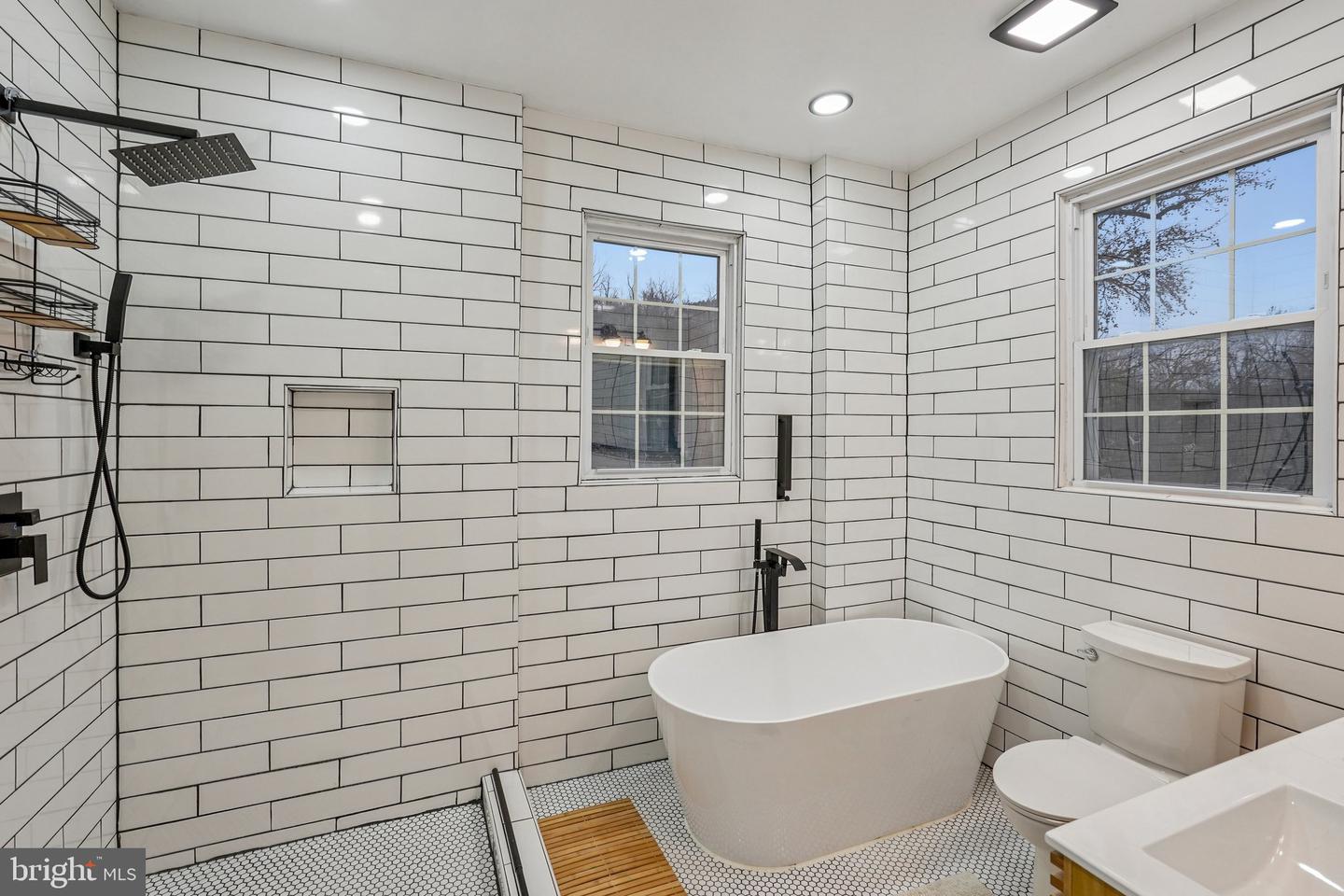 3422 PENNSYLVANIA AVE SE, WASHINGTON, District Of Columbia 20020, 5 Bedrooms Bedrooms, ,2 BathroomsBathrooms,Residential,For sale,3422 PENNSYLVANIA AVE SE,DCDC2232012 MLS # DCDC2232012