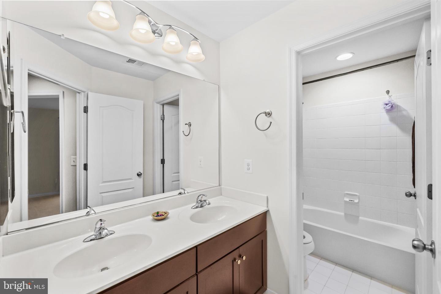 42462 GREAT HERON SQ, BRAMBLETON, Virginia 20148, 3 Bedrooms Bedrooms, ,2 BathroomsBathrooms,Residential,For sale,42462 GREAT HERON SQ,VALO2111218 MLS # VALO2111218 42462 GREAT HERON SQ, BRAMBLETON, Virginia 20148, 3 Bedrooms Bedrooms, ,2 BathroomsBathrooms,Residential,For sale,42462 GREAT HERON SQ,VALO2111218 MLS # VALO2111218