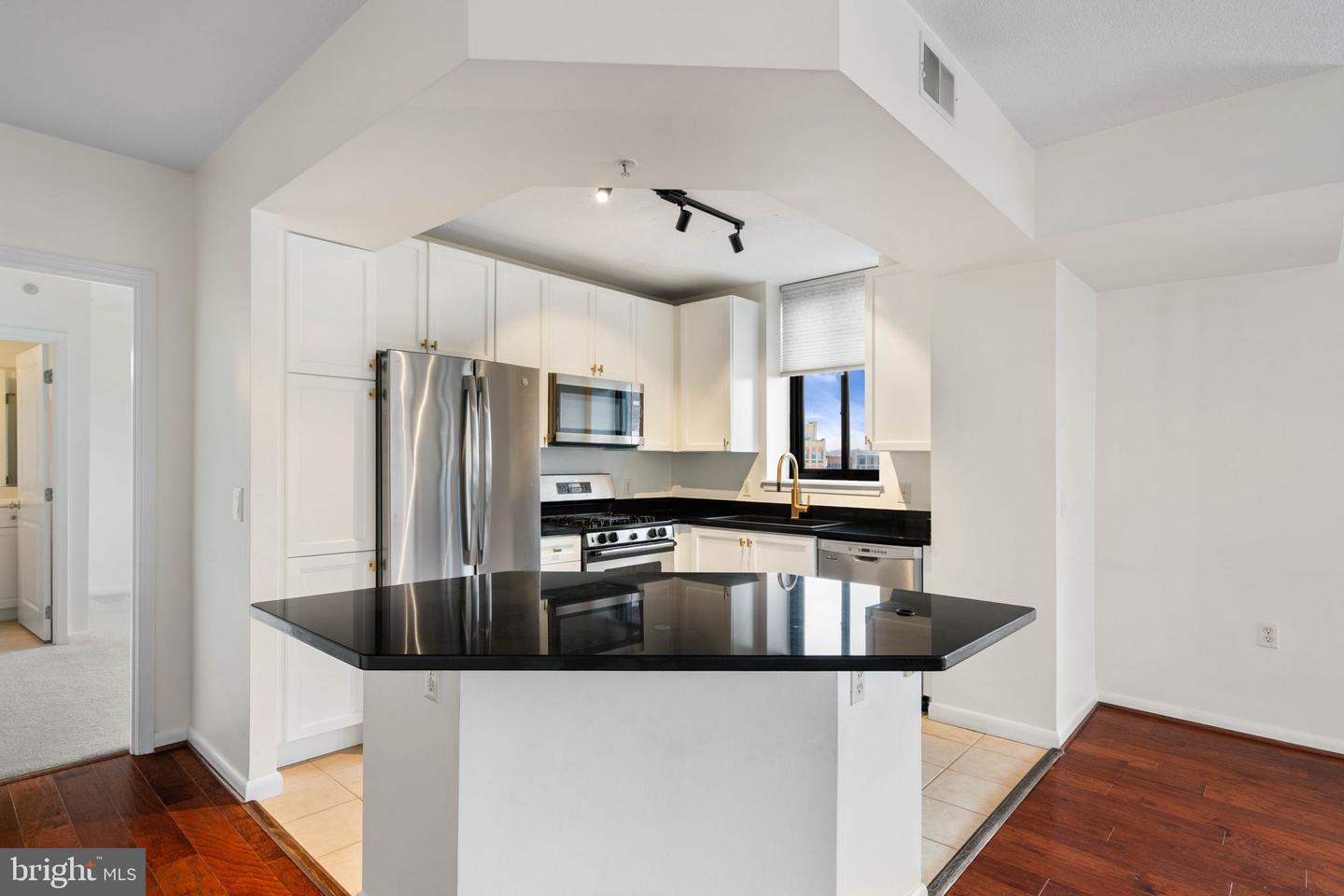 851 N GLEBE RD #1011, ARLINGTON, Virginia 22203, 2 Bedrooms Bedrooms, ,2 BathroomsBathrooms,Residential,For sale,851 N GLEBE RD #1011,VAAR2066100 MLS # VAAR2066100