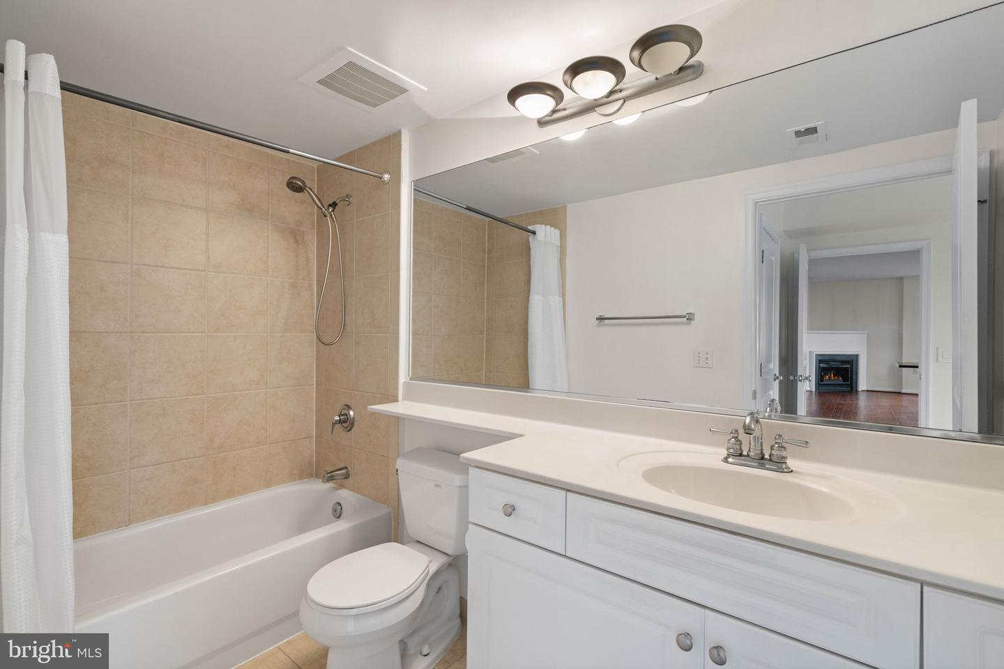 851 N GLEBE RD #1011, ARLINGTON, Virginia 22203, 2 Bedrooms Bedrooms, ,2 BathroomsBathrooms,Residential,For sale,851 N GLEBE RD #1011,VAAR2066100 MLS # VAAR2066100