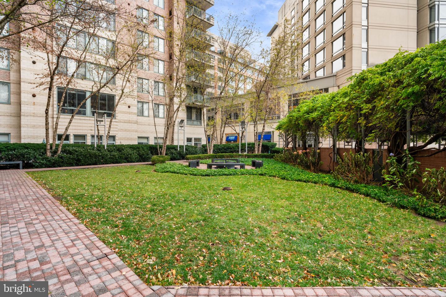 851 N GLEBE RD #1011, ARLINGTON, Virginia 22203, 2 Bedrooms Bedrooms, ,2 BathroomsBathrooms,Residential,For sale,851 N GLEBE RD #1011,VAAR2066100 MLS # VAAR2066100