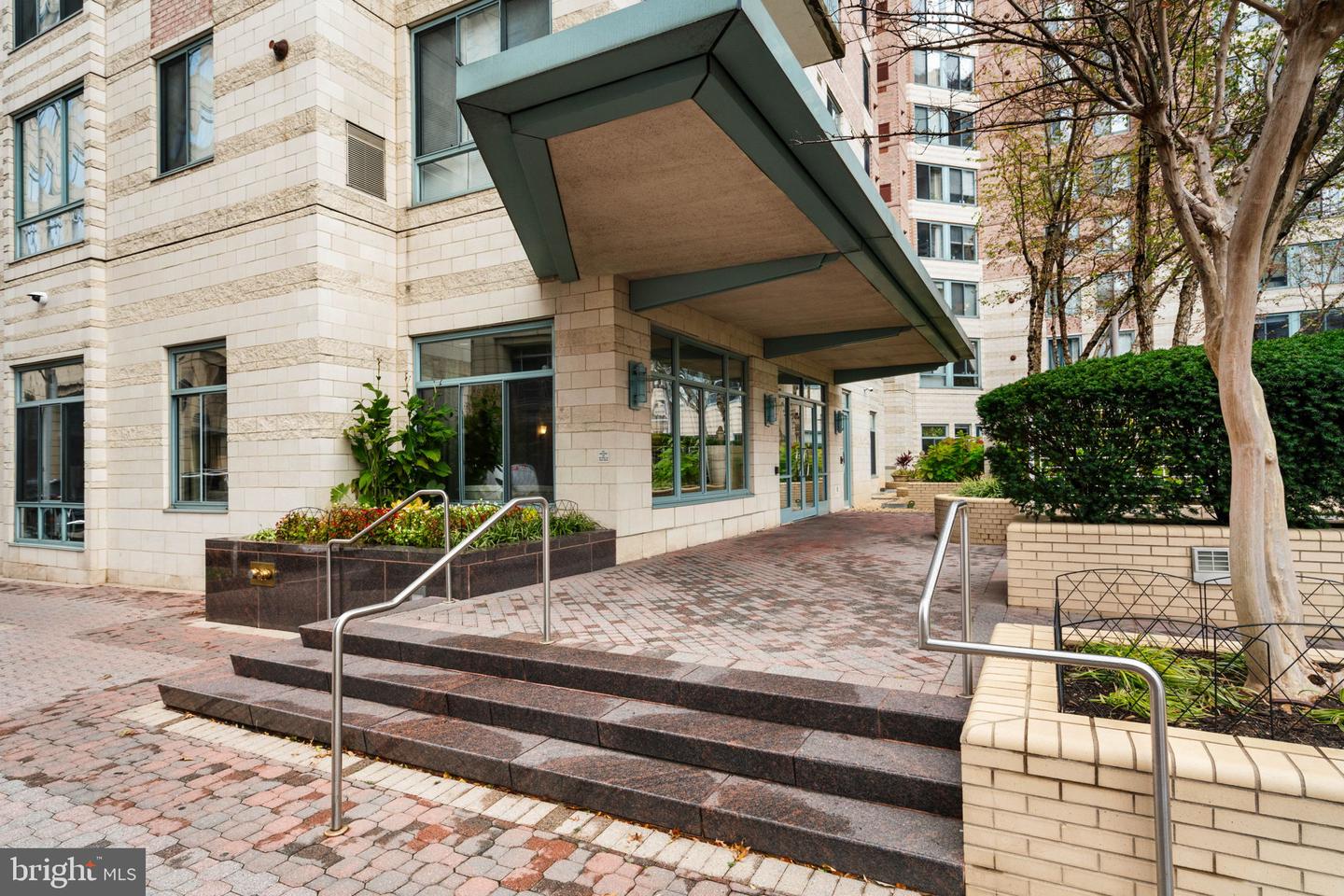 851 N GLEBE RD #1011, ARLINGTON, Virginia 22203, 2 Bedrooms Bedrooms, ,2 BathroomsBathrooms,Residential,For sale,851 N GLEBE RD #1011,VAAR2066100 MLS # VAAR2066100