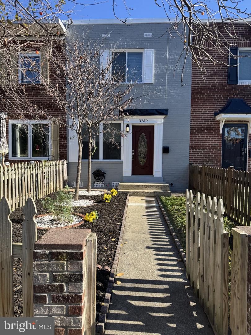 3739 MARK DR, ALEXANDRIA, Virginia 22305, 3 Bedrooms Bedrooms, ,2 BathroomsBathrooms,Residential,For sale,3739 MARK DR,VAAX2051882 MLS # VAAX2051882