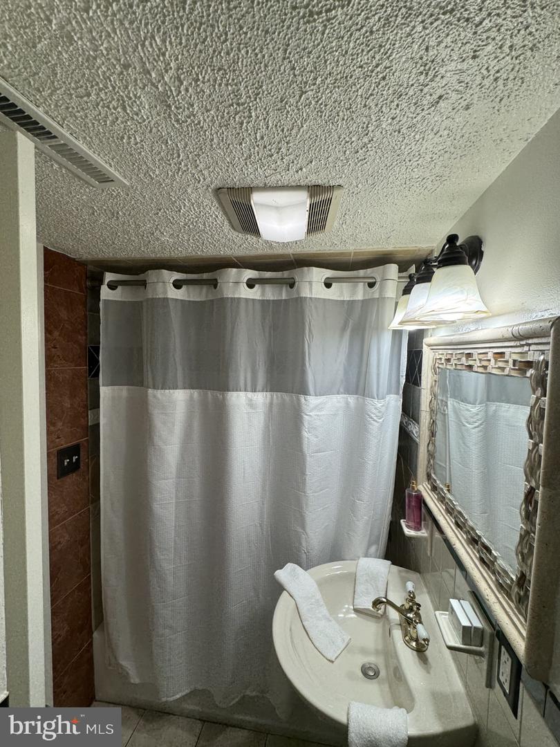 3739 MARK DR, ALEXANDRIA, Virginia 22305, 3 Bedrooms Bedrooms, ,2 BathroomsBathrooms,Residential,For sale,3739 MARK DR,VAAX2051882 MLS # VAAX2051882