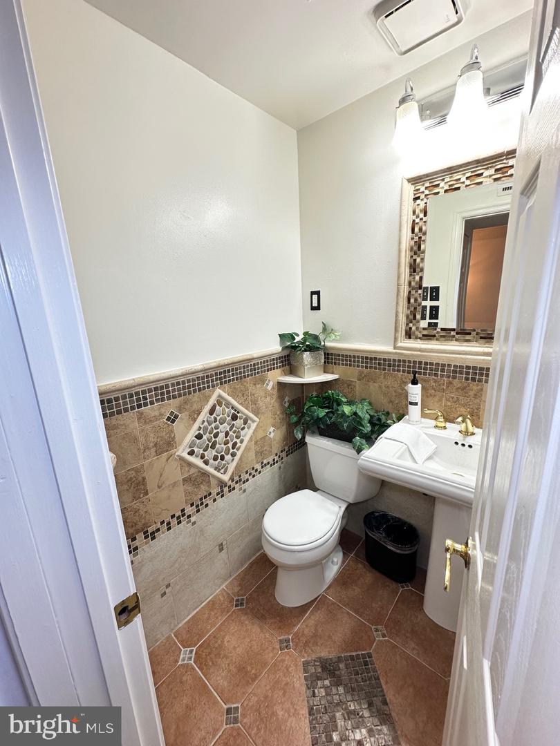 3739 MARK DR, ALEXANDRIA, Virginia 22305, 3 Bedrooms Bedrooms, ,2 BathroomsBathrooms,Residential,For sale,3739 MARK DR,VAAX2051882 MLS # VAAX2051882