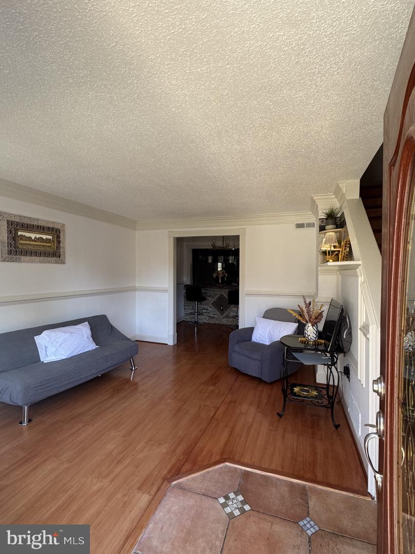 3739 MARK DR, ALEXANDRIA, Virginia 22305, 3 Bedrooms Bedrooms, ,2 BathroomsBathrooms,Residential,For sale,3739 MARK DR,VAAX2051882 MLS # VAAX2051882