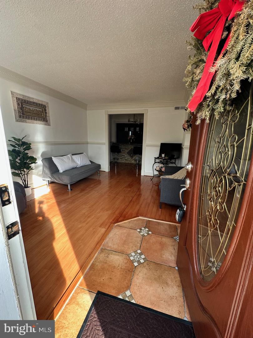 3739 MARK DR, ALEXANDRIA, Virginia 22305, 3 Bedrooms Bedrooms, ,2 BathroomsBathrooms,Residential,For sale,3739 MARK DR,VAAX2051882 MLS # VAAX2051882