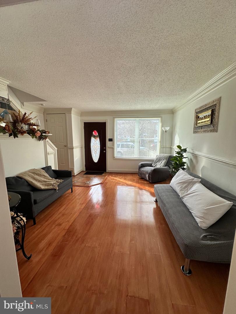 3739 MARK DR, ALEXANDRIA, Virginia 22305, 3 Bedrooms Bedrooms, ,2 BathroomsBathrooms,Residential,For sale,3739 MARK DR,VAAX2051882 MLS # VAAX2051882