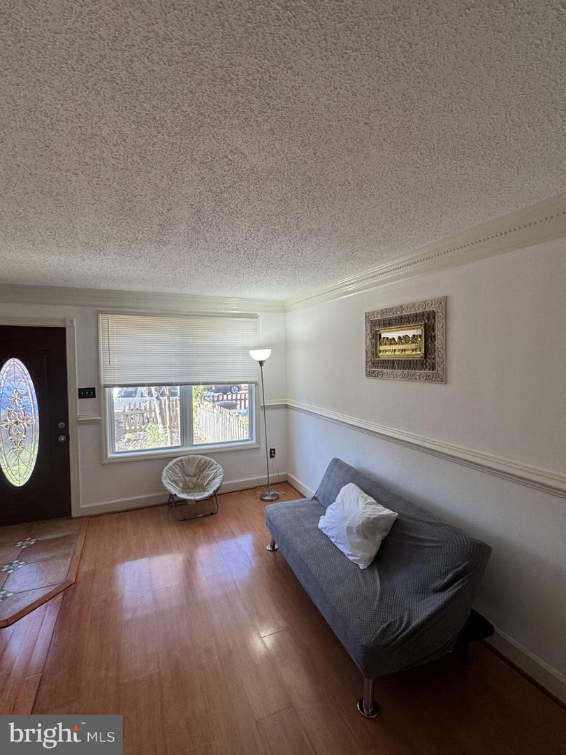 3739 MARK DR, ALEXANDRIA, Virginia 22305, 3 Bedrooms Bedrooms, ,2 BathroomsBathrooms,Residential,For sale,3739 MARK DR,VAAX2051882 MLS # VAAX2051882