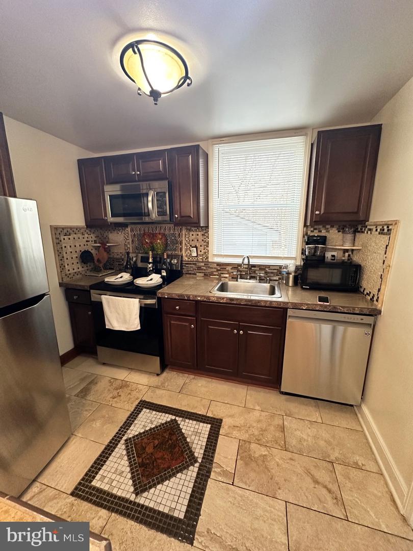 3739 MARK DR, ALEXANDRIA, Virginia 22305, 3 Bedrooms Bedrooms, ,2 BathroomsBathrooms,Residential,For sale,3739 MARK DR,VAAX2051882 MLS # VAAX2051882