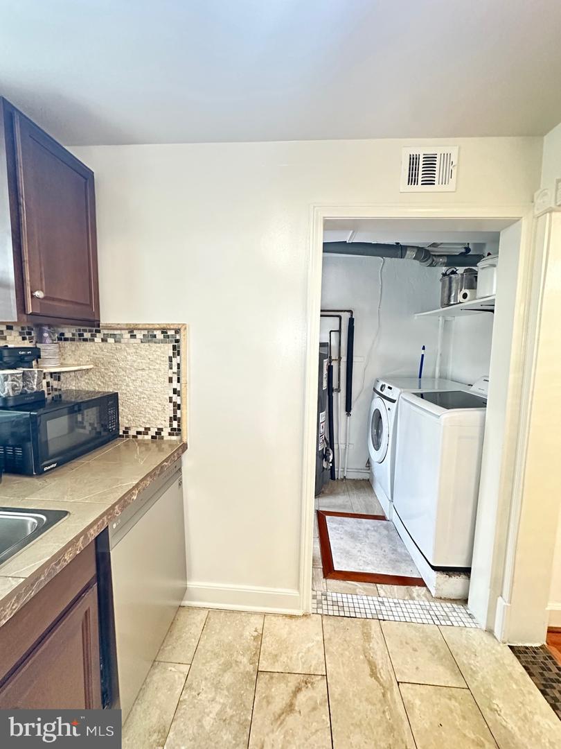 3739 MARK DR, ALEXANDRIA, Virginia 22305, 3 Bedrooms Bedrooms, ,2 BathroomsBathrooms,Residential,For sale,3739 MARK DR,VAAX2051882 MLS # VAAX2051882