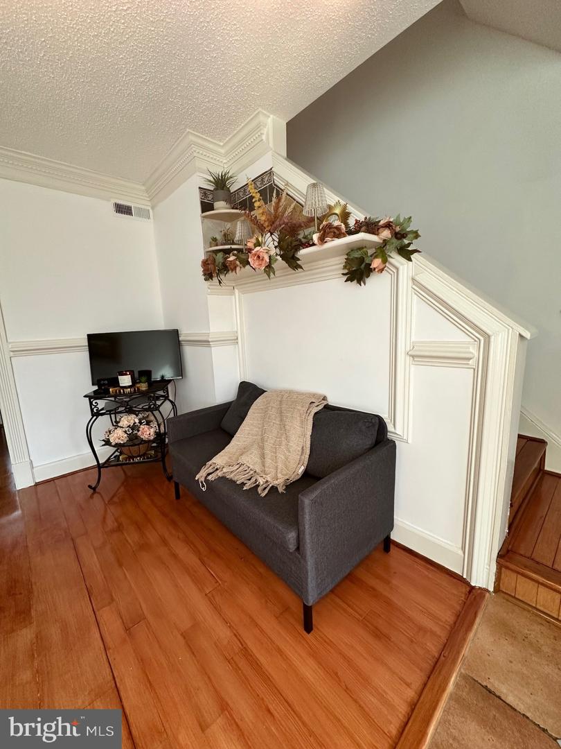 3739 MARK DR, ALEXANDRIA, Virginia 22305, 3 Bedrooms Bedrooms, ,2 BathroomsBathrooms,Residential,For sale,3739 MARK DR,VAAX2051882 MLS # VAAX2051882