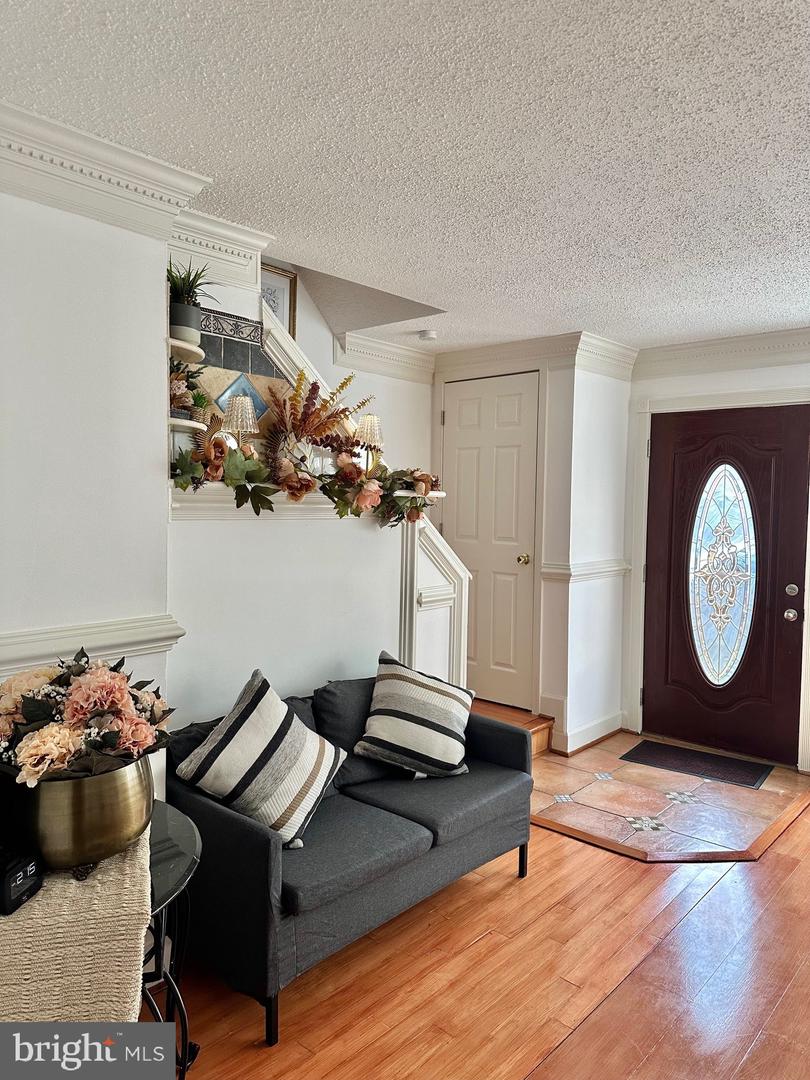 3739 MARK DR, ALEXANDRIA, Virginia 22305, 3 Bedrooms Bedrooms, ,2 BathroomsBathrooms,Residential,For sale,3739 MARK DR,VAAX2051882 MLS # VAAX2051882