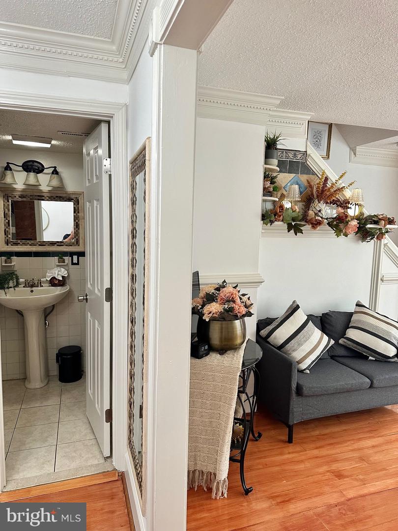 3739 MARK DR, ALEXANDRIA, Virginia 22305, 3 Bedrooms Bedrooms, ,2 BathroomsBathrooms,Residential,For sale,3739 MARK DR,VAAX2051882 MLS # VAAX2051882