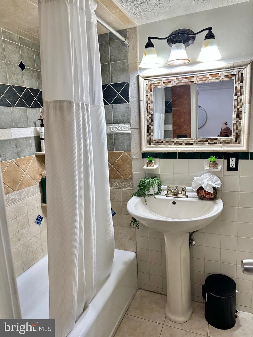 3739 MARK DR, ALEXANDRIA, Virginia 22305, 3 Bedrooms Bedrooms, ,2 BathroomsBathrooms,Residential,For sale,3739 MARK DR,VAAX2051882 MLS # VAAX2051882