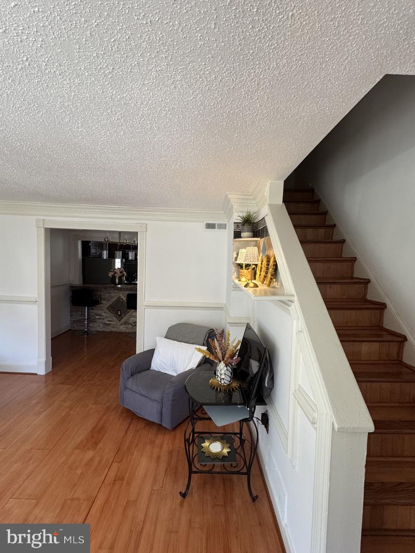 3739 MARK DR, ALEXANDRIA, Virginia 22305, 3 Bedrooms Bedrooms, ,2 BathroomsBathrooms,Residential,For sale,3739 MARK DR,VAAX2051882 MLS # VAAX2051882