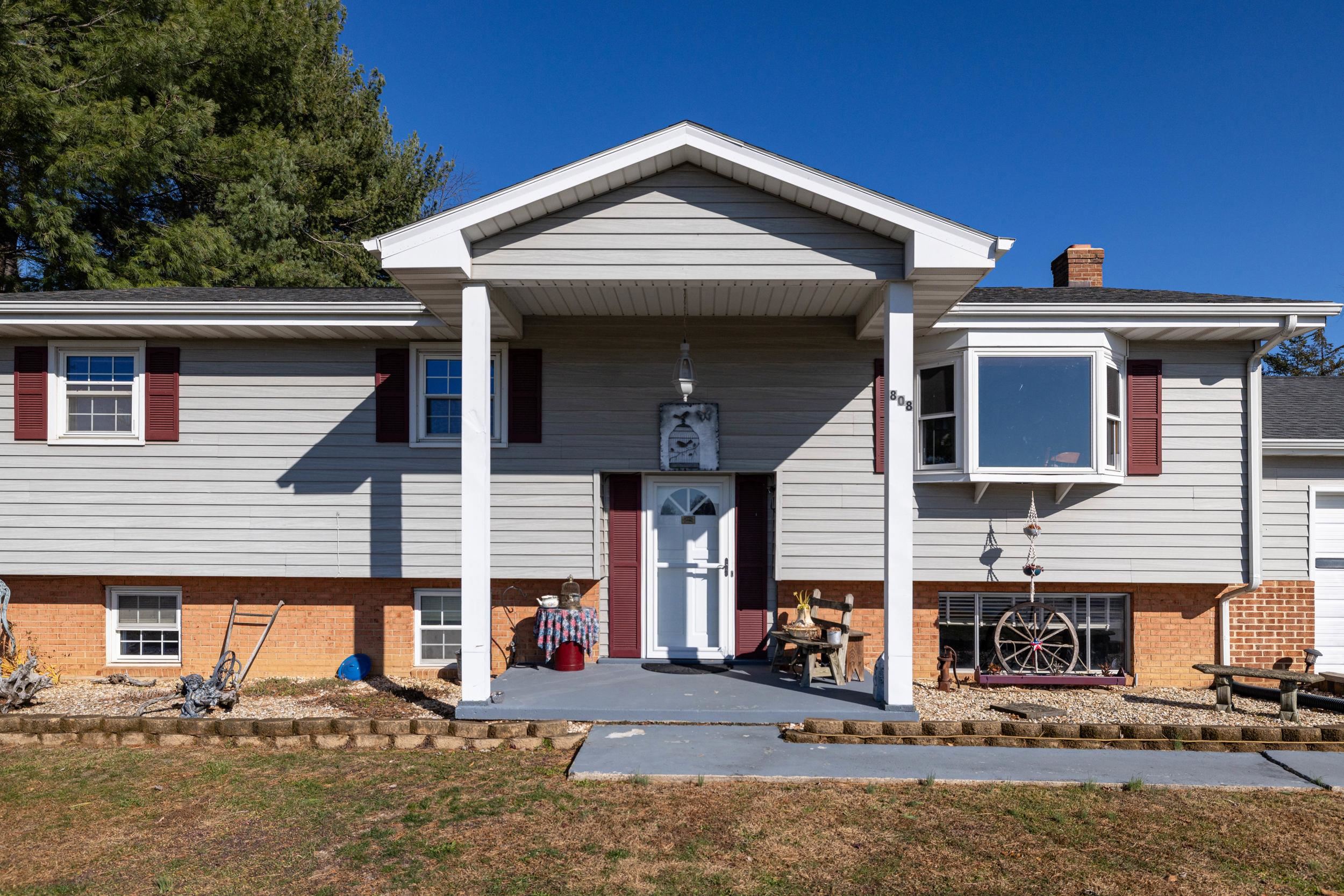 808 11TH ST, GROTTOES, Virginia 24441, 3 Bedrooms Bedrooms, ,1 BathroomBathrooms,Residential,808 11th Street, Grottoes, VA 24441,808 11TH ST,671357 MLS # 671357