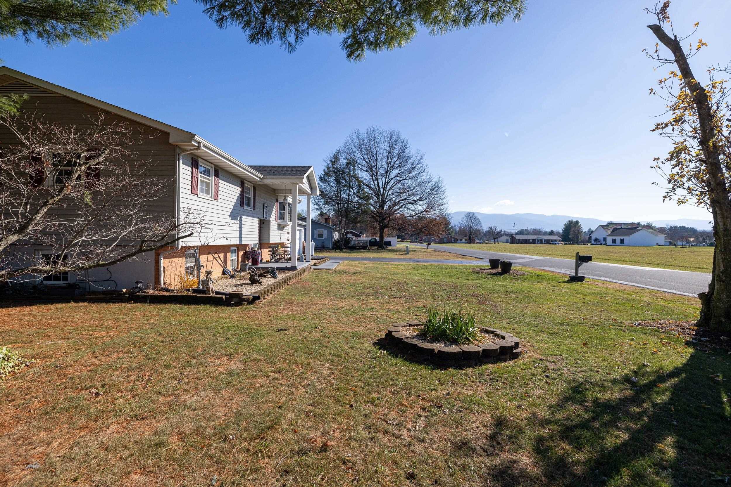 808 11TH ST, GROTTOES, Virginia 24441, 3 Bedrooms Bedrooms, ,1 BathroomBathrooms,Residential,808 11th Street, Grottoes, VA 24441,808 11TH ST,671357 MLS # 671357