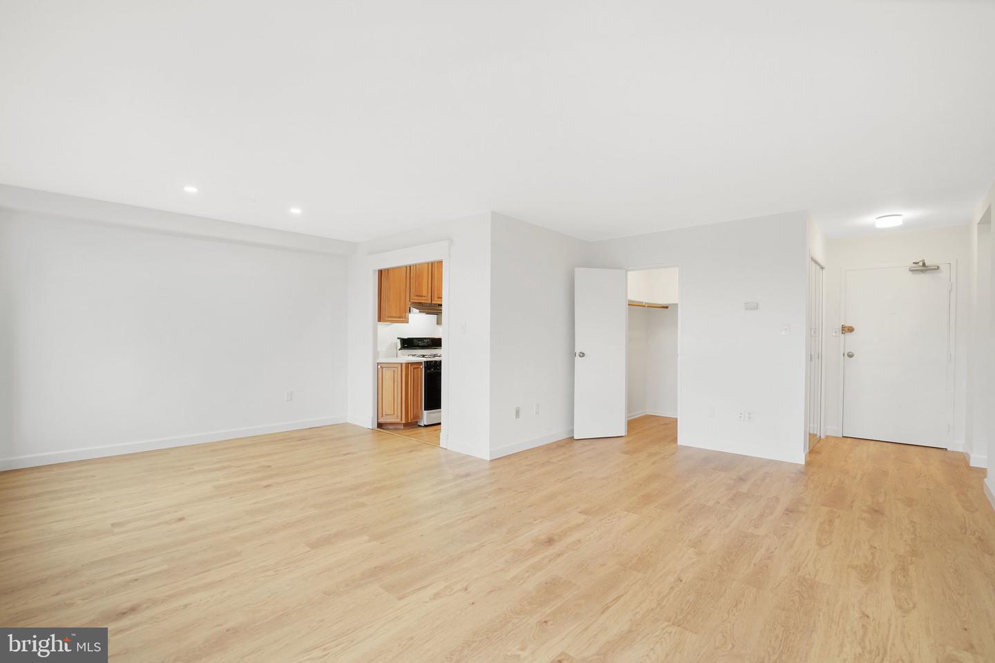 6621 WAKEFIELD DR #418, ALEXANDRIA, Virginia 22307, 1 Bedroom Bedrooms, ,1 BathroomBathrooms,Residential,For sale,6621 WAKEFIELD DR #418,VAFX2279550 MLS # VAFX2279550