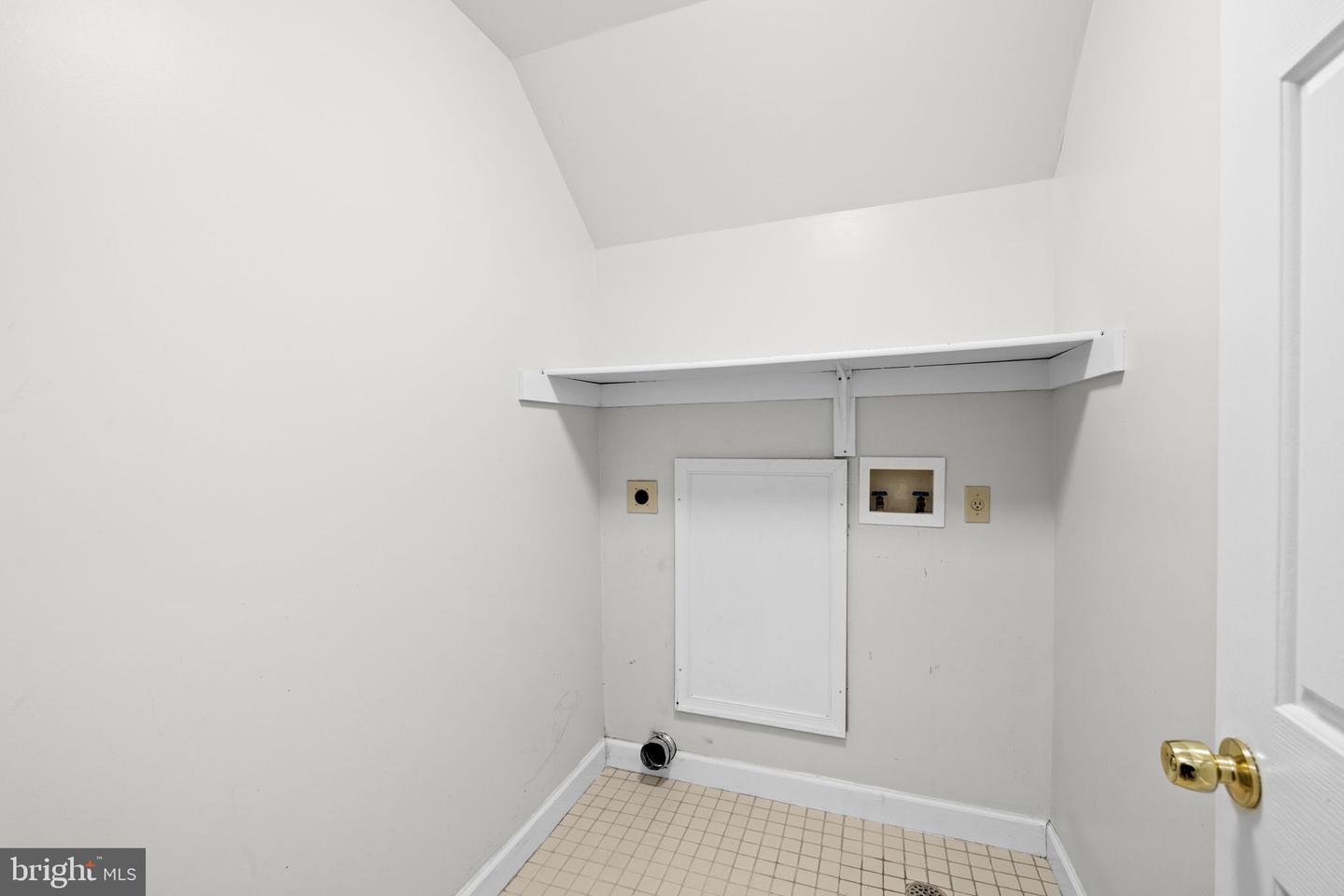 7909 WESTBURY MANOR DR, FREDERICKSBURG, Virginia 22407, 4 Bedrooms Bedrooms, ,3 BathroomsBathrooms,Residential,For sale,7909 WESTBURY MANOR DR,VASP2037658 MLS # VASP2037658