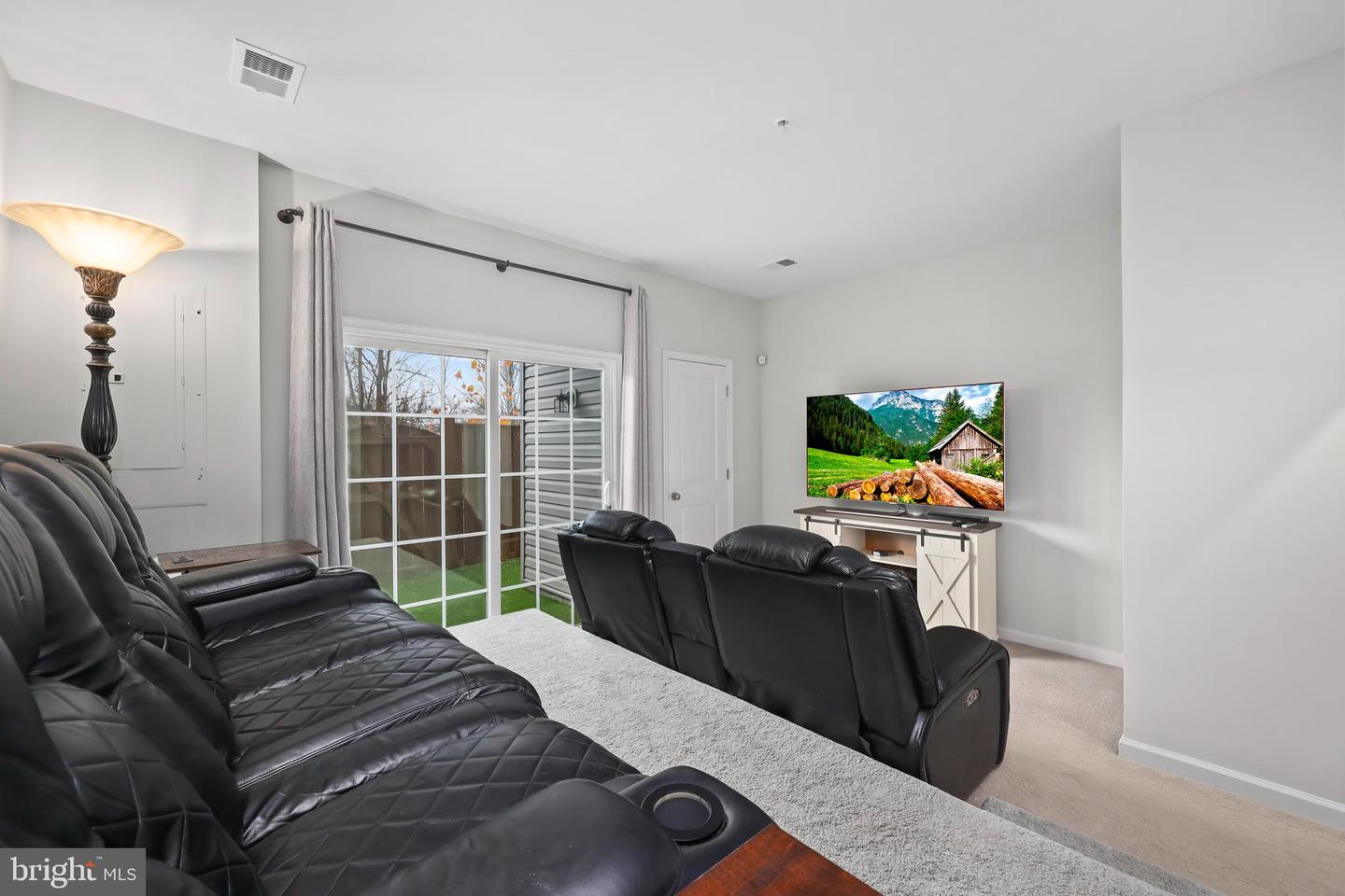 8246 KNIGHT STATION WAY, MANASSAS, Virginia 20110, 3 Bedrooms Bedrooms, ,3 BathroomsBathrooms,Residential,For sale,8246 KNIGHT STATION WAY,VAPW2107936 MLS # VAPW2107936