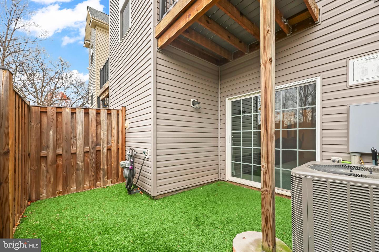 8246 KNIGHT STATION WAY, MANASSAS, Virginia 20110, 3 Bedrooms Bedrooms, ,3 BathroomsBathrooms,Residential,For sale,8246 KNIGHT STATION WAY,VAPW2107936 MLS # VAPW2107936