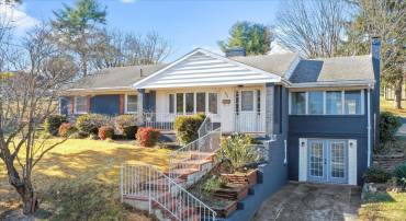 508 MASSANUTTEN HTS, WOODSTOCK, Virginia 22664, 4 Bedrooms Bedrooms, ,2 BathroomsBathrooms,Residential,For sale,508 MASSANUTTEN HTS,VASH2013024 MLS # VASH2013024