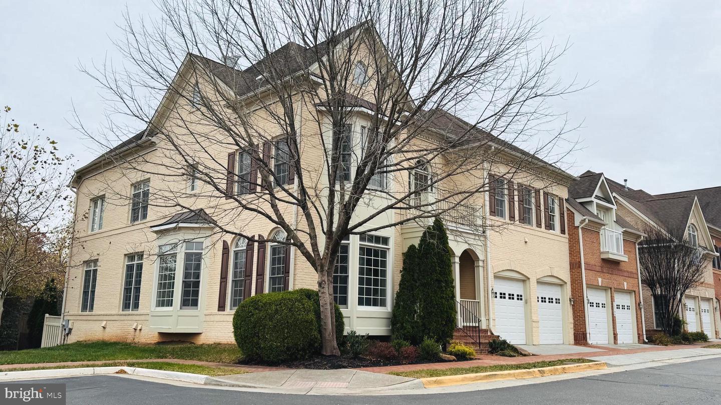 12798 FOX KEEP RUN, FAIRFAX, Virginia 22033, 4 Bedrooms Bedrooms, ,4 BathroomsBathrooms,Residential,For sale,12798 FOX KEEP RUN,VAFX2279654 MLS # VAFX2279654
