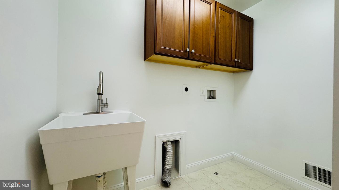 12798 FOX KEEP RUN, FAIRFAX, Virginia 22033, 4 Bedrooms Bedrooms, ,4 BathroomsBathrooms,Residential,For sale,12798 FOX KEEP RUN,VAFX2279654 MLS # VAFX2279654